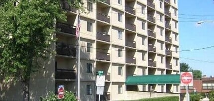 Building Photo - 904 3rd Ave