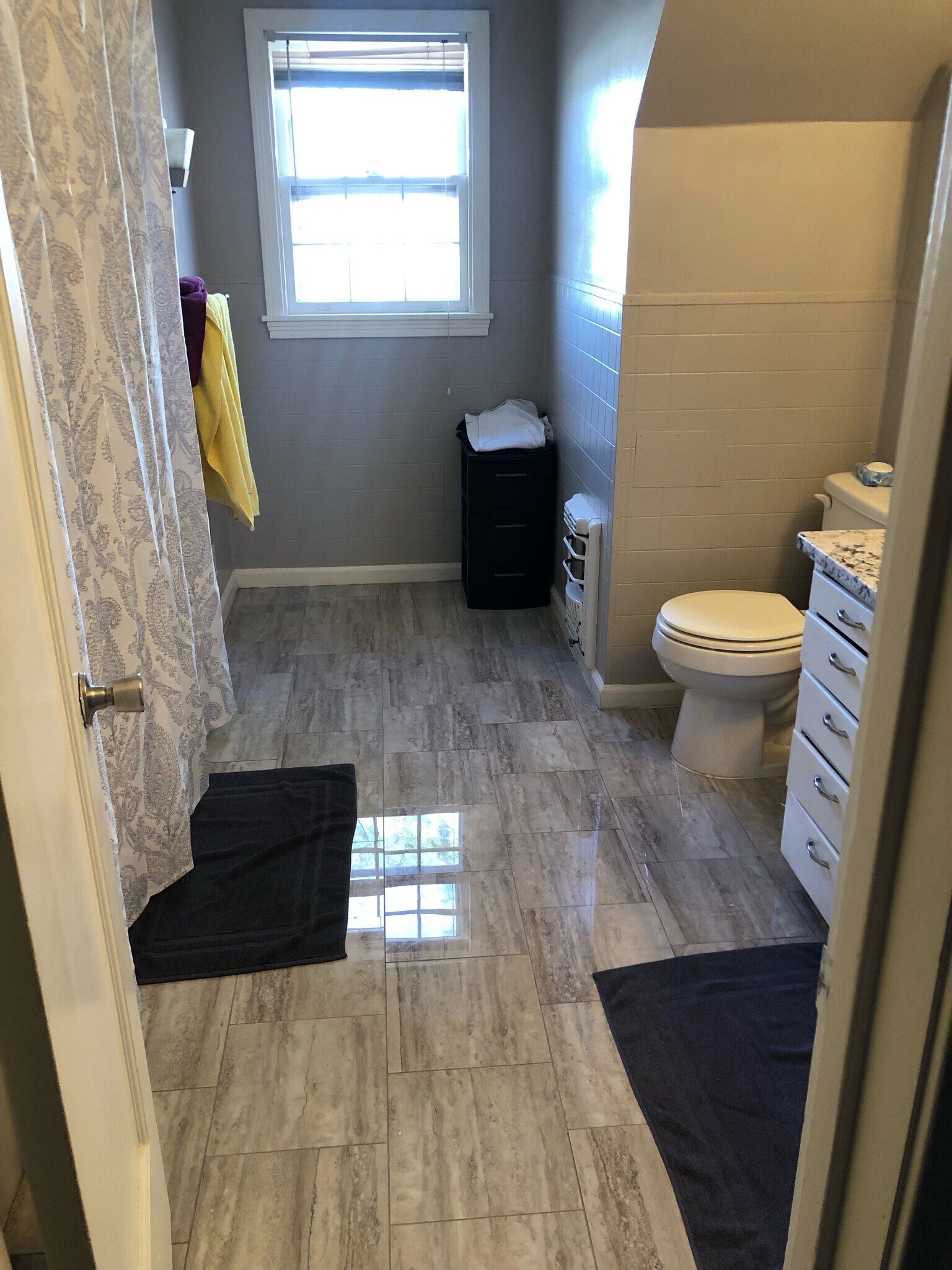 upper bath - 1816 W Arrowhead Plz