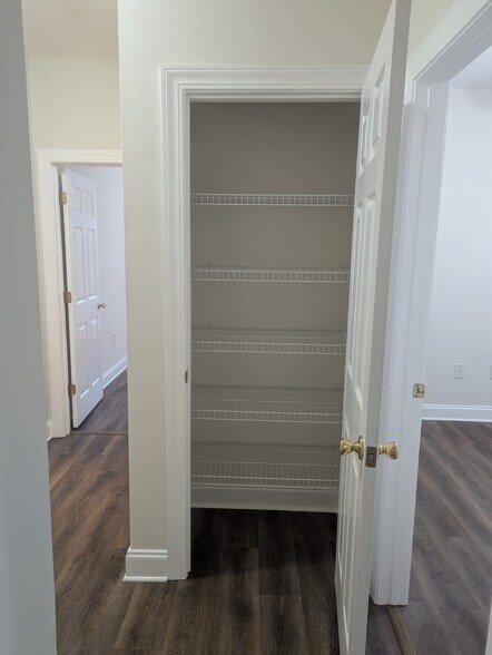 Building Photo - 2073 Silvercrest Dr