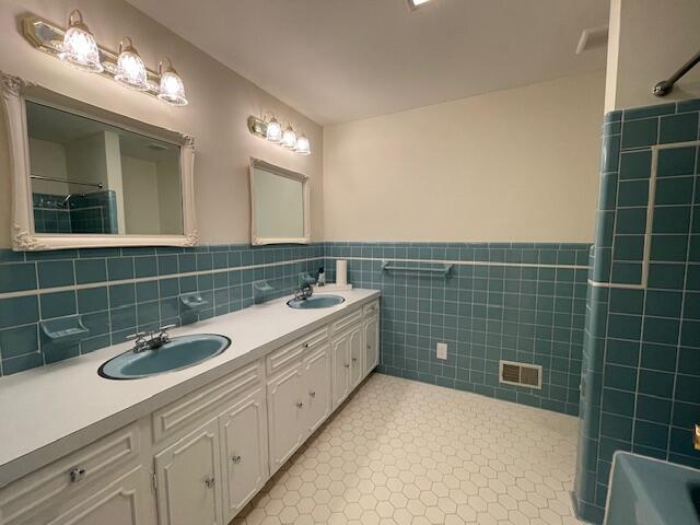 Building Photo - 1527 Alpine Dr