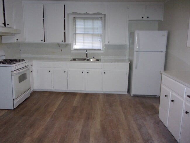Building Photo - 2 Bedroom 1 Bath Home off Ebenezer Road