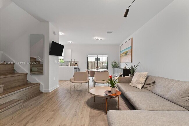 Building Photo - 403 NE 212th St