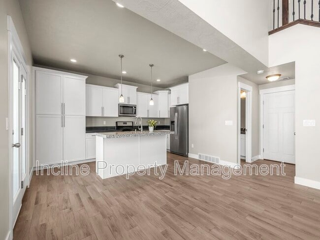 Building Photo - 401 E Corral Creek Dr
