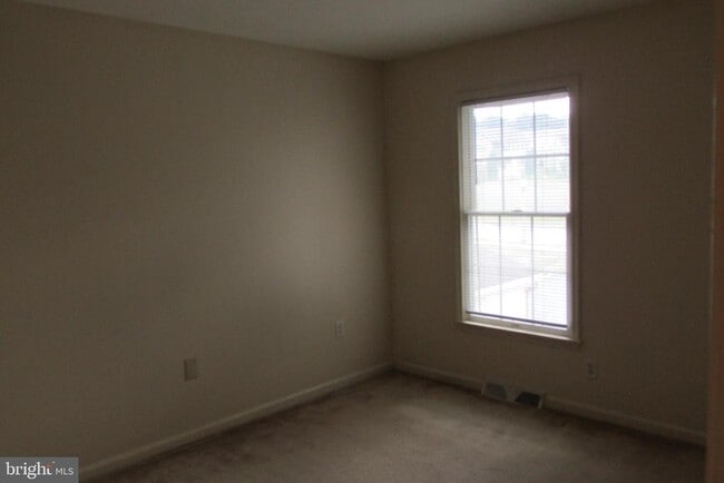 Building Photo - 888 Woodridge Dr