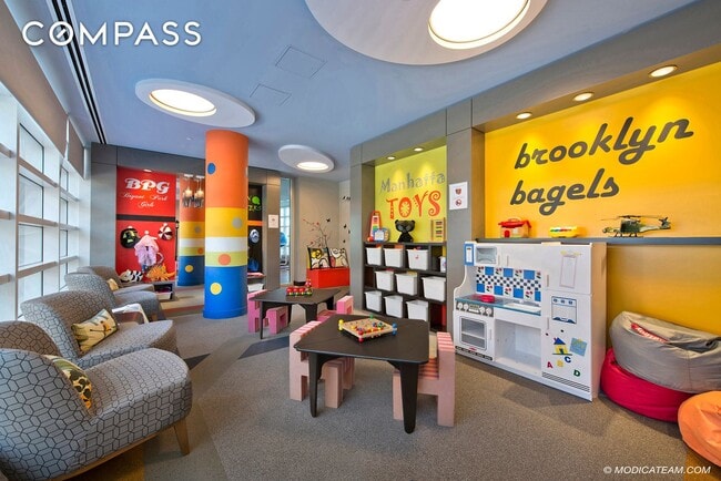 Building Photo - 2 N 5th St