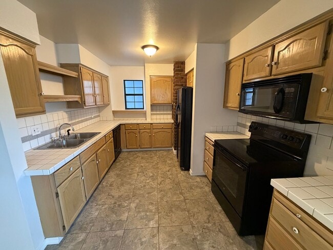 Building Photo - Cute 3 Bedroom Home in Sparks!