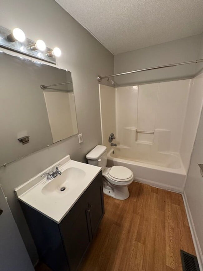 Building Photo - 3034 Holton Ave
