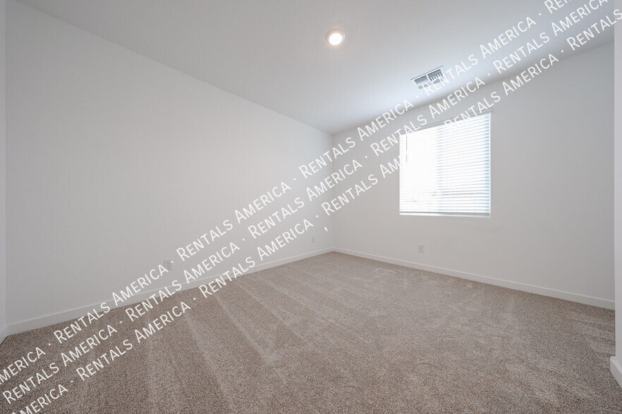 Building Photo - 10151 E Ulysses Ave