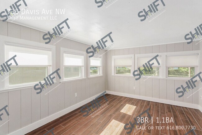 Building Photo - 735 Davis Ave NW