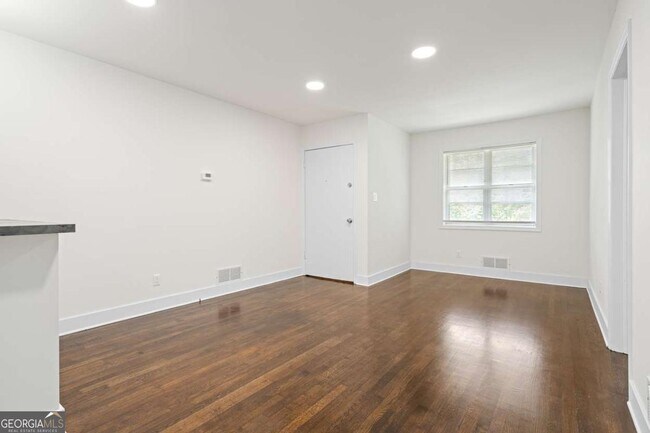 Building Photo - 1437 Vesta Ave