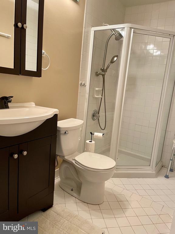 Building Photo - 7 Friendswood Ct