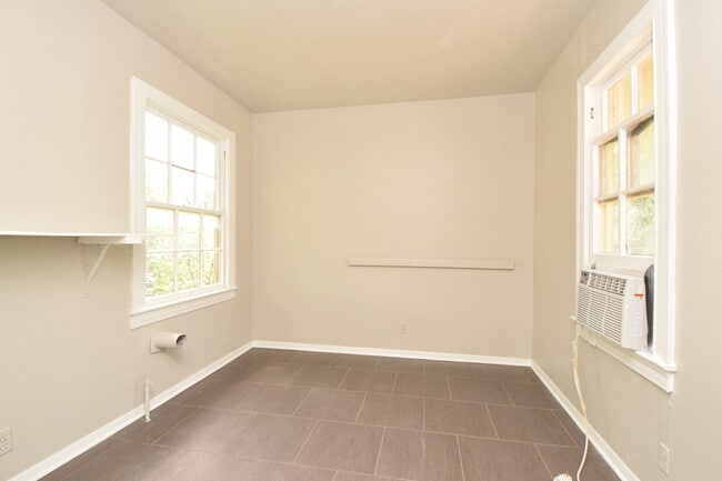 Building Photo - Cherrywood Charmer! 2/1 Avail for August!