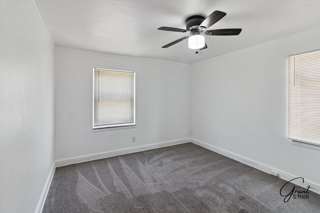 Building Photo - #1300 3 bedrooms