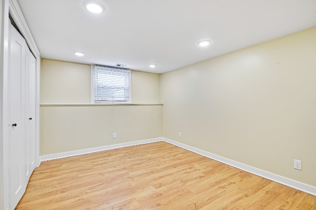 Building Photo - 1019 W 75th St
