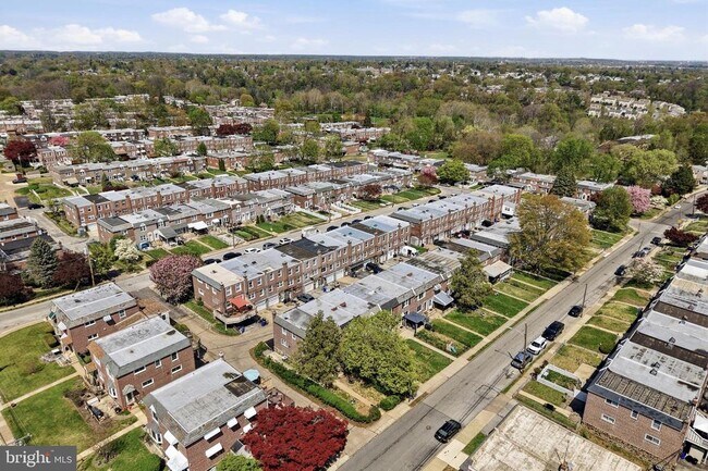 Building Photo - 271 W Wyncliffe Ave