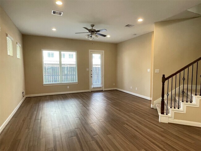Building Photo - 10418 Quiet Courtyard Rd