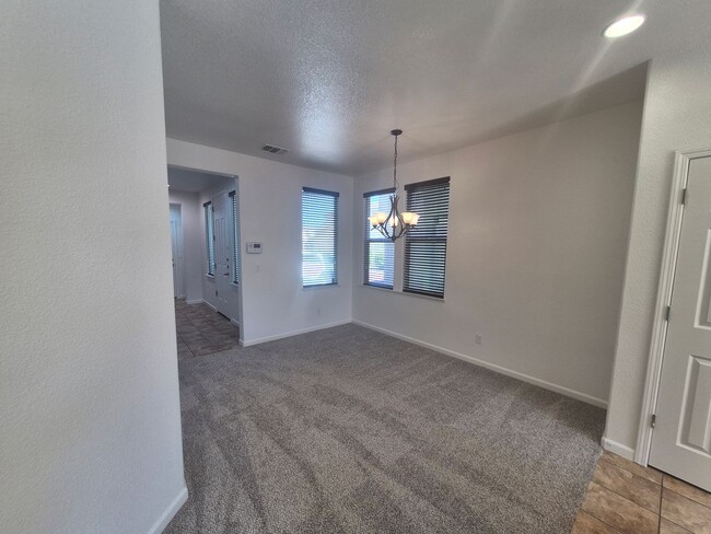 Building Photo - Spacious Four Bedroom, Three Bath Home in ...