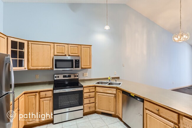 Building Photo - 12375 Walnut Dr