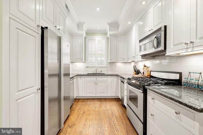 Building Photo - 1522 32nd St NW