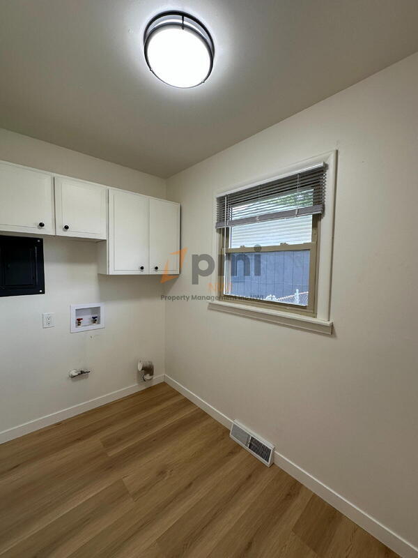 Building Photo - 2627 W 60th Dr