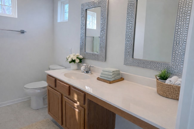 Building Photo - 9420 Meadowmont View Dr