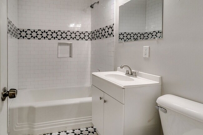 Building Photo - 3713 N Lee Ave