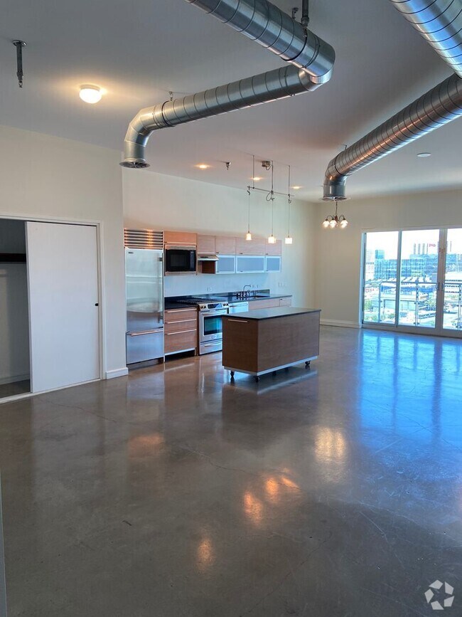 Building Photo - Stunning Luxury Loft in the Downtown Arts ...