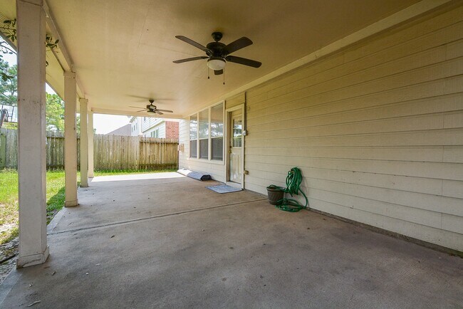 Building Photo - 15506 Hickory Dale St