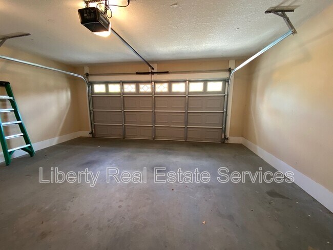 Building Photo - 178 Winchester Way S.E.