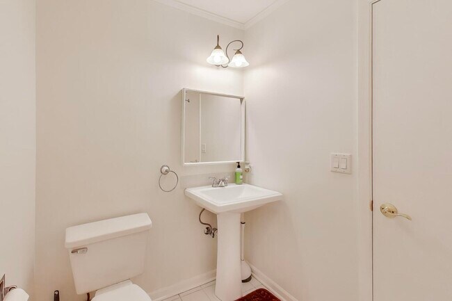 Building Photo - 2122 Southwind Cir