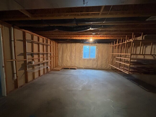 Building Photo - Beautiful 2 Bedroom 2 Bathroom Storage Galore!