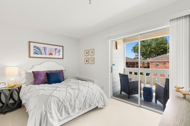 Building Photo - Summit