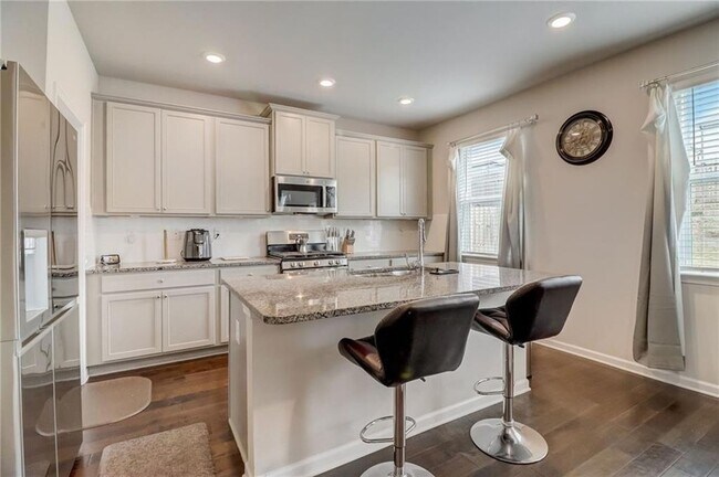 Building Photo - 7246 Gladstone Cir