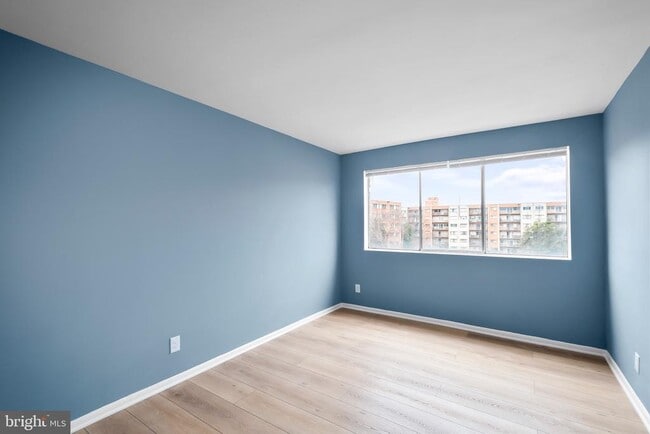 Building Photo - 5801 Quantrell Ave