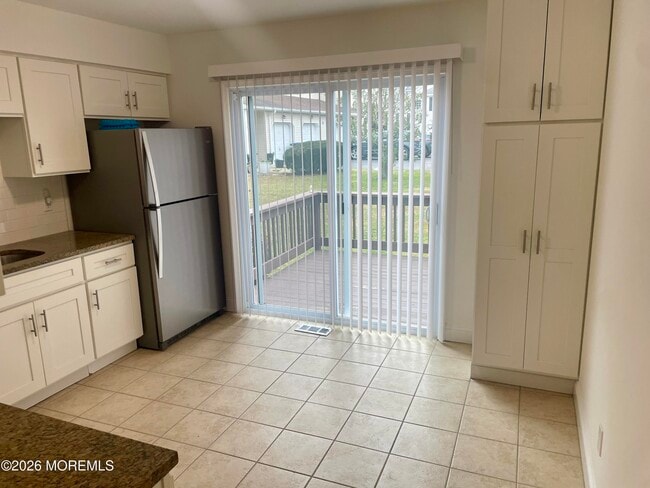 Building Photo - 44 Racquet Rd