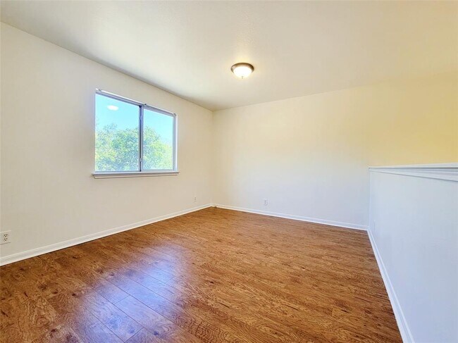 Building Photo - 7400 Muffin Dr