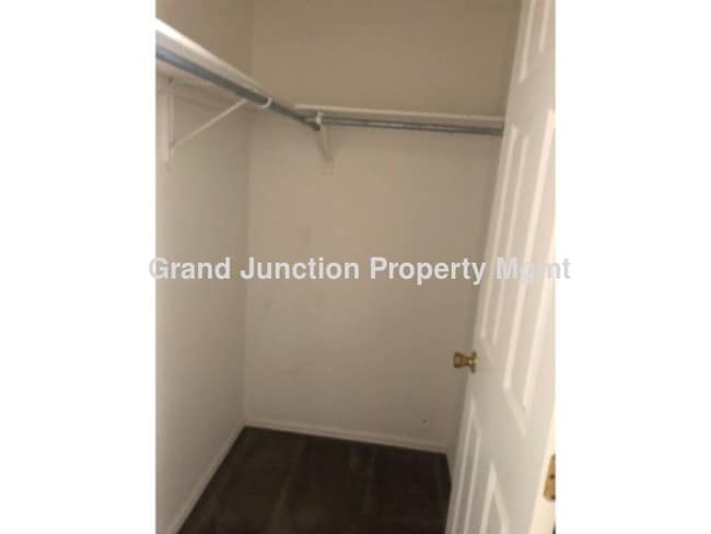 Building Photo - Cute Townhome!