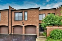 Building Photo - 2S726 Williamsburg Ct