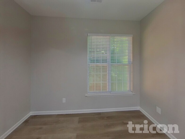 Building Photo - 3046 Willamette Valley Dr