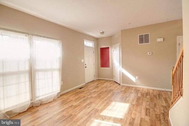 Building Photo - 6135 Newport Terrace