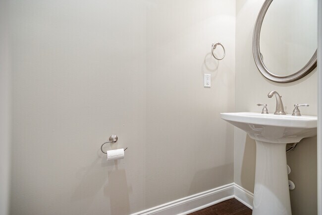 Building Photo - 2576 Wellesley Square Dr