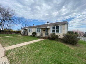 Building Photo - 15 Claverack Rd