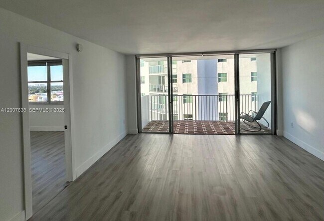 Building Photo - 5838 Collins Ave