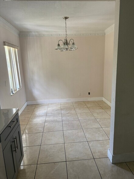 Building Photo - 328 S Biscayne River Dr