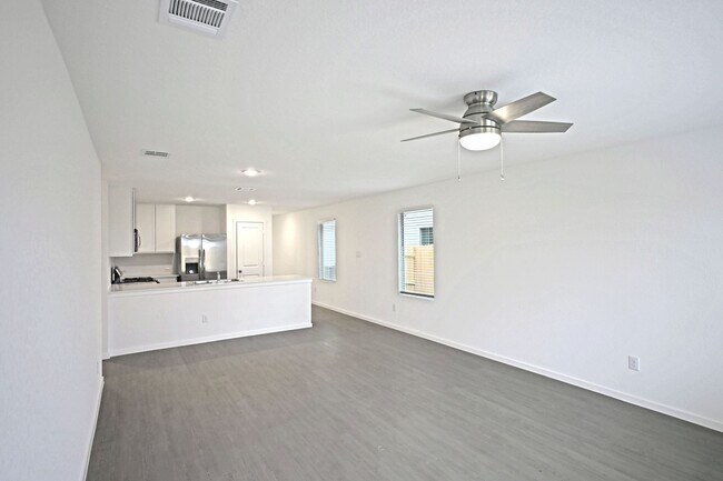 Building Photo - 2423 Shady Grv