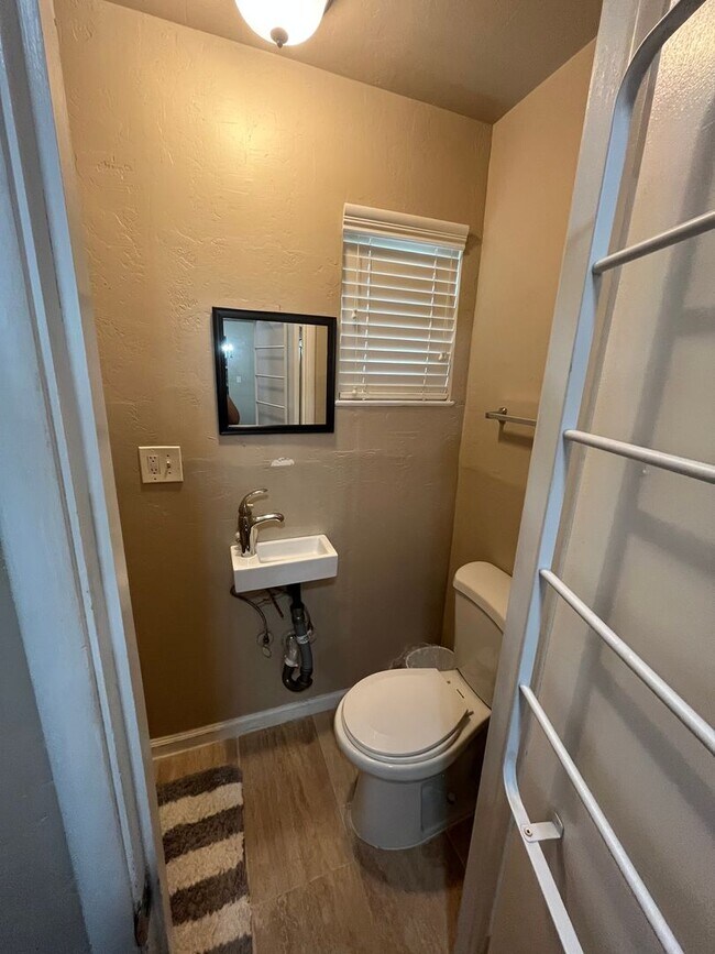 Building Photo - Cozy three bedroom home for rent