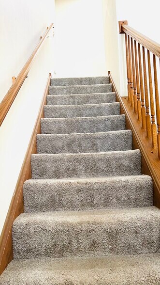 Building Photo - 722 E Whispering Oaks Dr