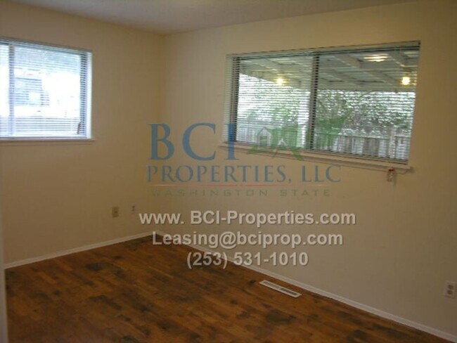Building Photo - 7440 S Pine St
