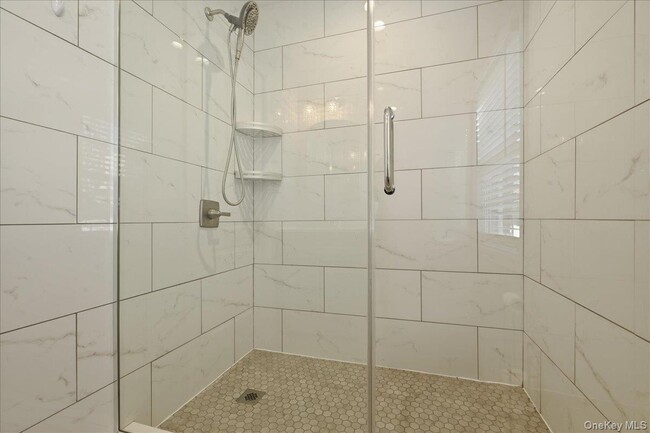 Building Photo - 18 Durham Rd