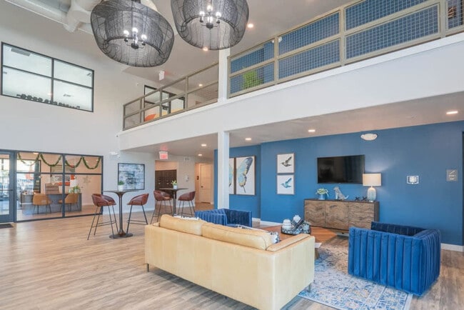 Building Photo - 1890 S Country Club Way